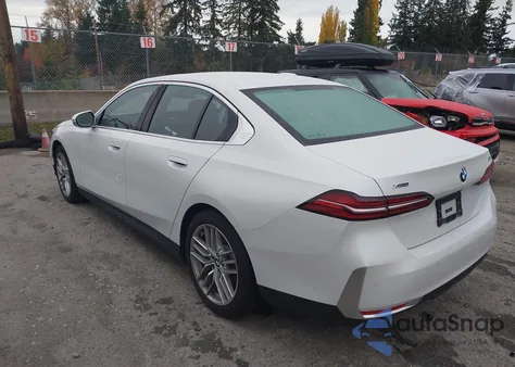 2025 BMW 530I xDrive из США, поврежденный, VIN WBA53FJ04SCU03086